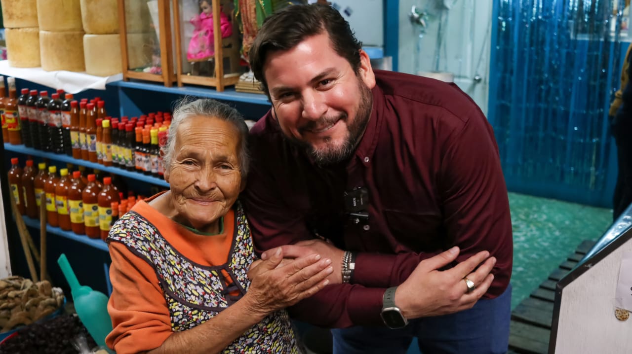 Felicita Ismael Burgueño Ruiz a los abuelos en su día y reafirma compromiso con su bienestar