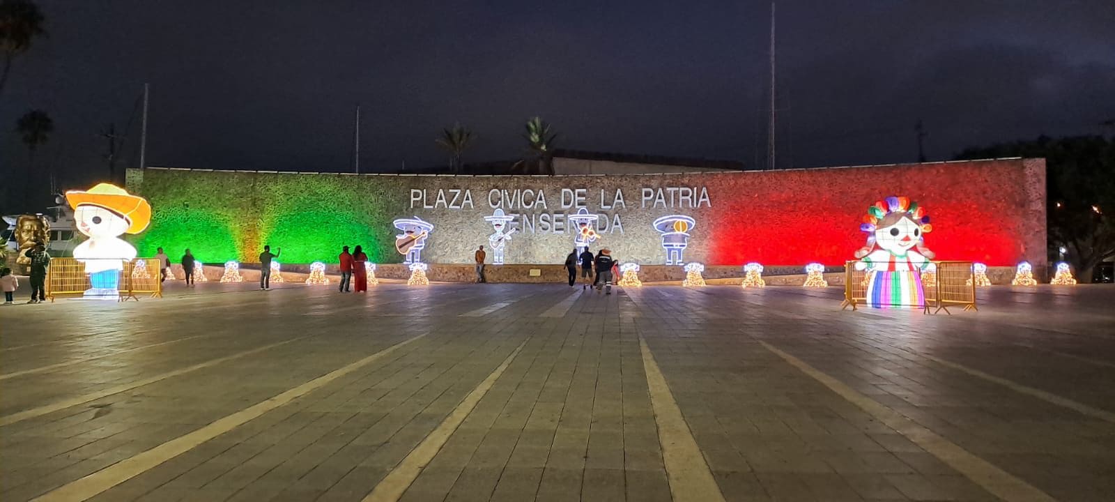 Adornan la ciudad por Fiestas Patrias