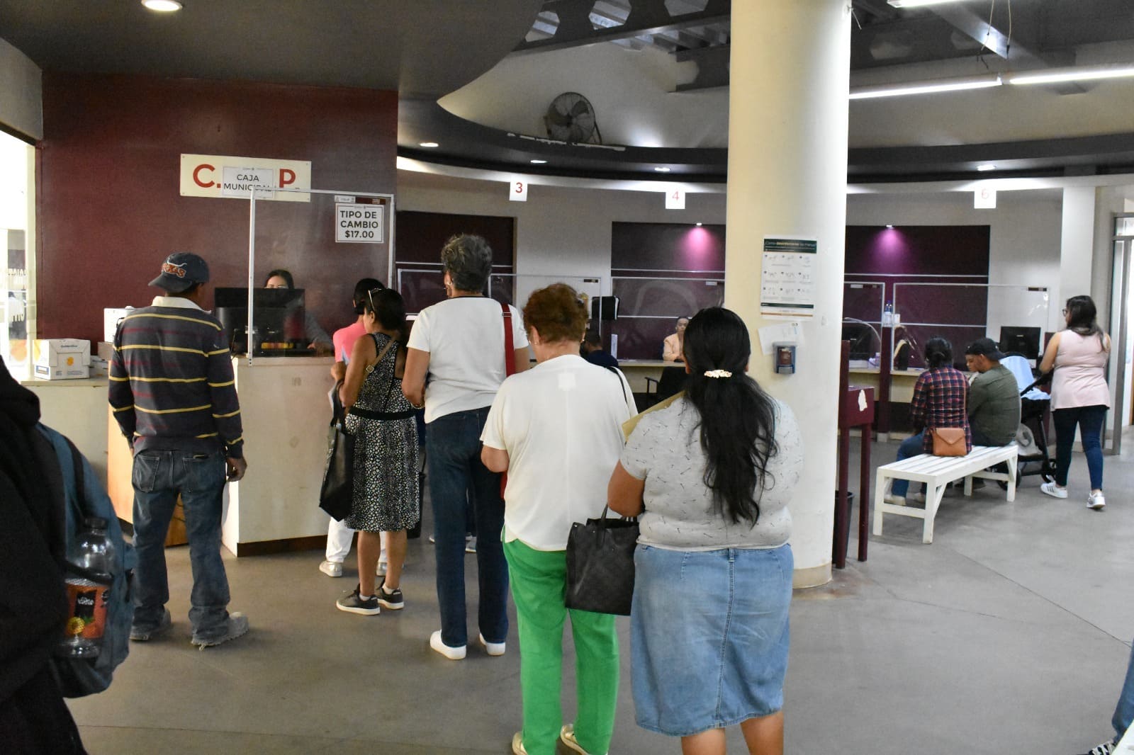 Atiende Registro Civil a 700 personas por día