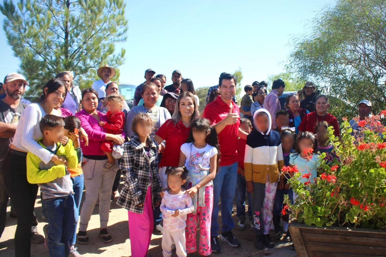 DIPUTADO BETO VALLE REGRESA A LA ZONA RURAL CON APOYOS ALIMENTICIOS Y PAQUETES ESCOLARES