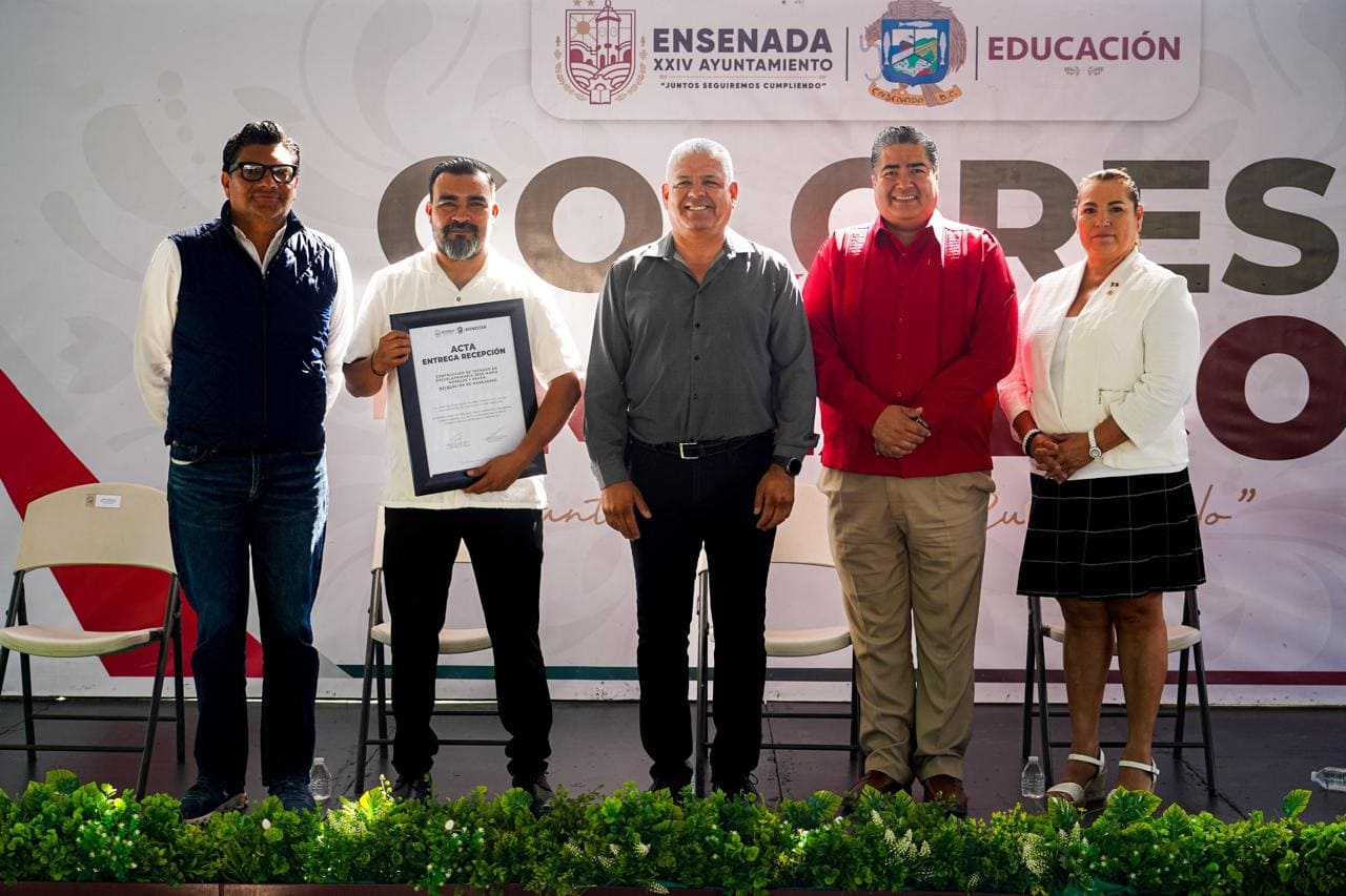 Entrega alcalde techumbre en primaria “José María Morelos y Pavón”