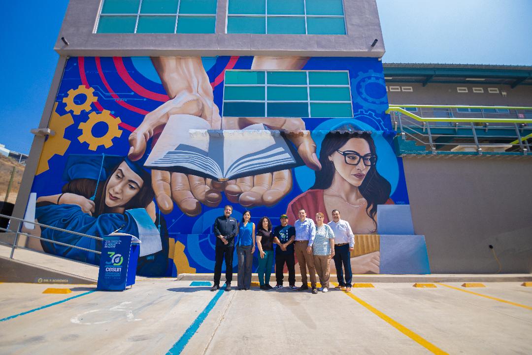 Develan mural sobre “Oportunidades”  para jóvenes en la educación