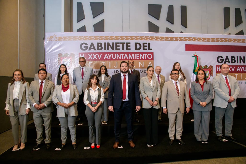 Presenta Ismael Burgueño Ruiz al Gabinete del XXV Ayuntamiento de Tijuana