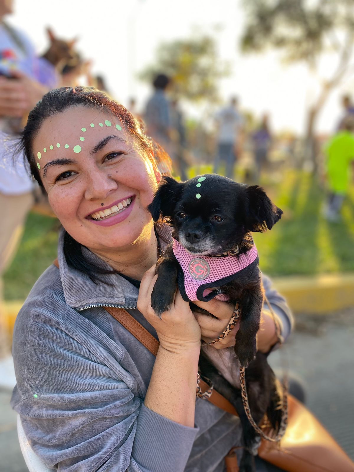 Realizó Ayuntamiento de Tijuana feria de las mascotas neón