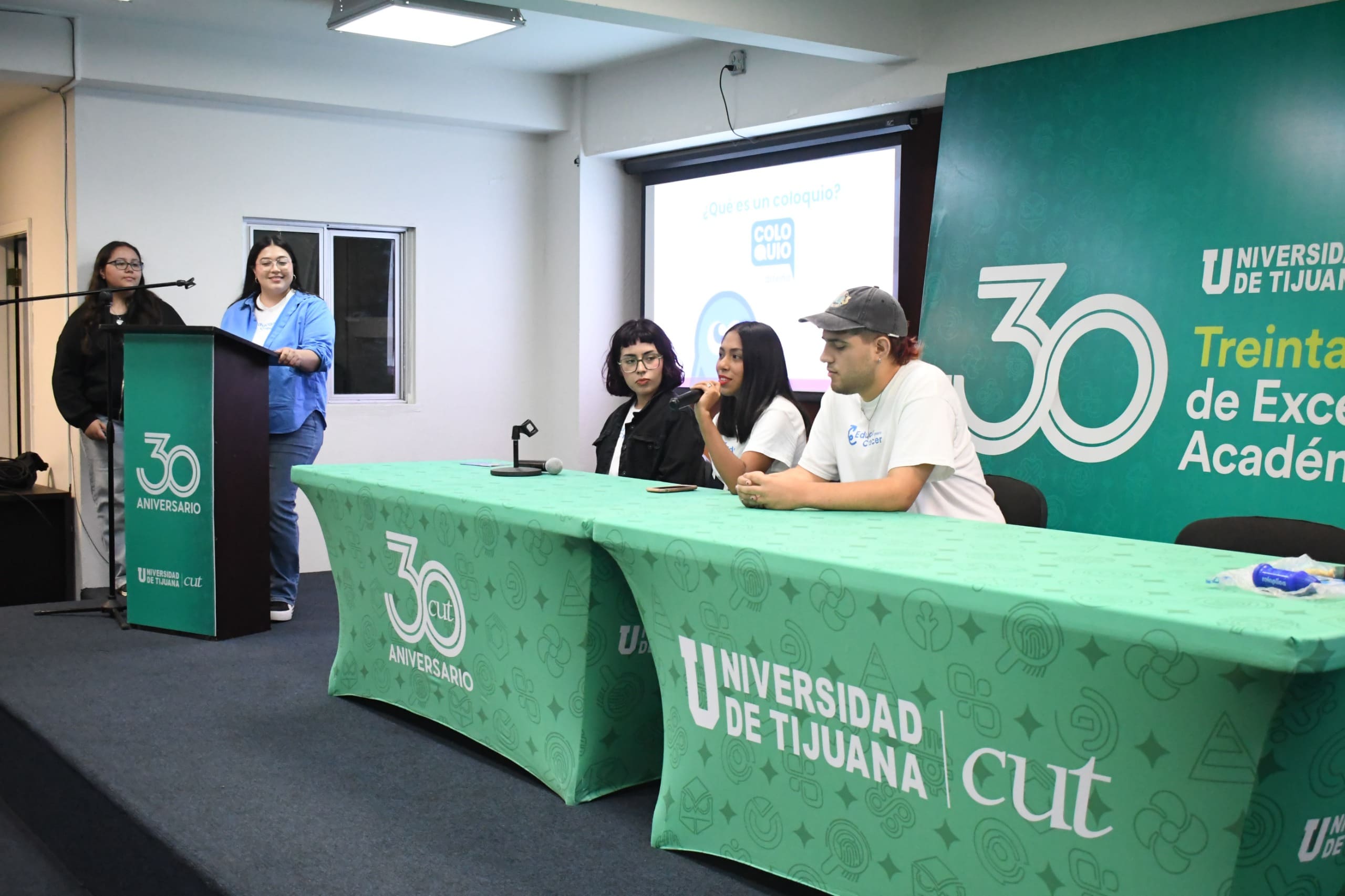 Encuadre: Reconocen a estudiantes de Diseño Gráfico del CUT