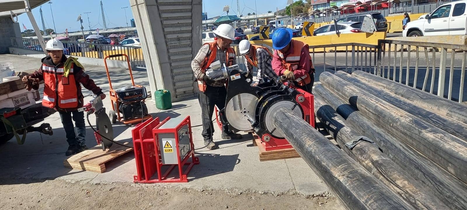 Trabaja CESPT en rehabilitación de la red sanitaria en la garita de San Ysidro