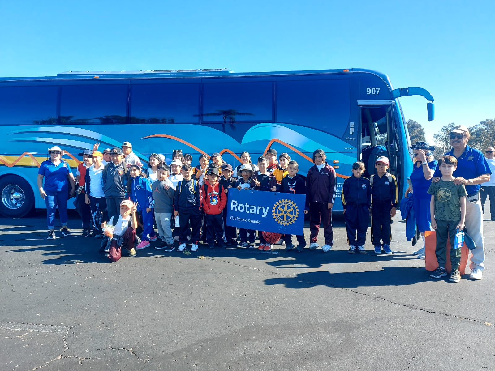 Reconocen a alumnos destacados de Rosarito