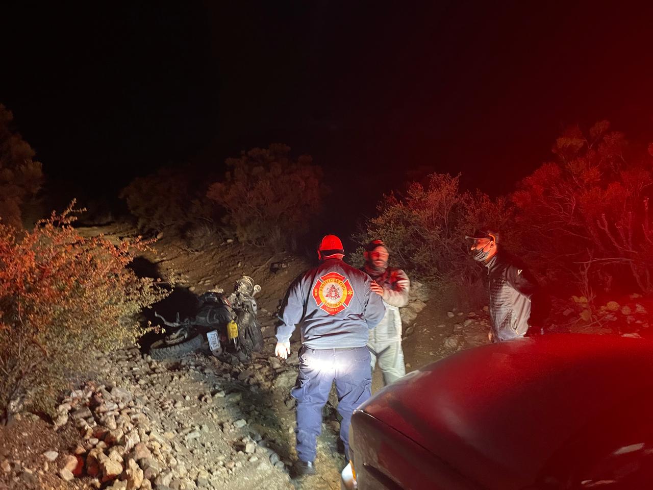 RESCATAN A MOTOCICLISTA EXTRAVIADO EN EL TOPO, DE TECATE