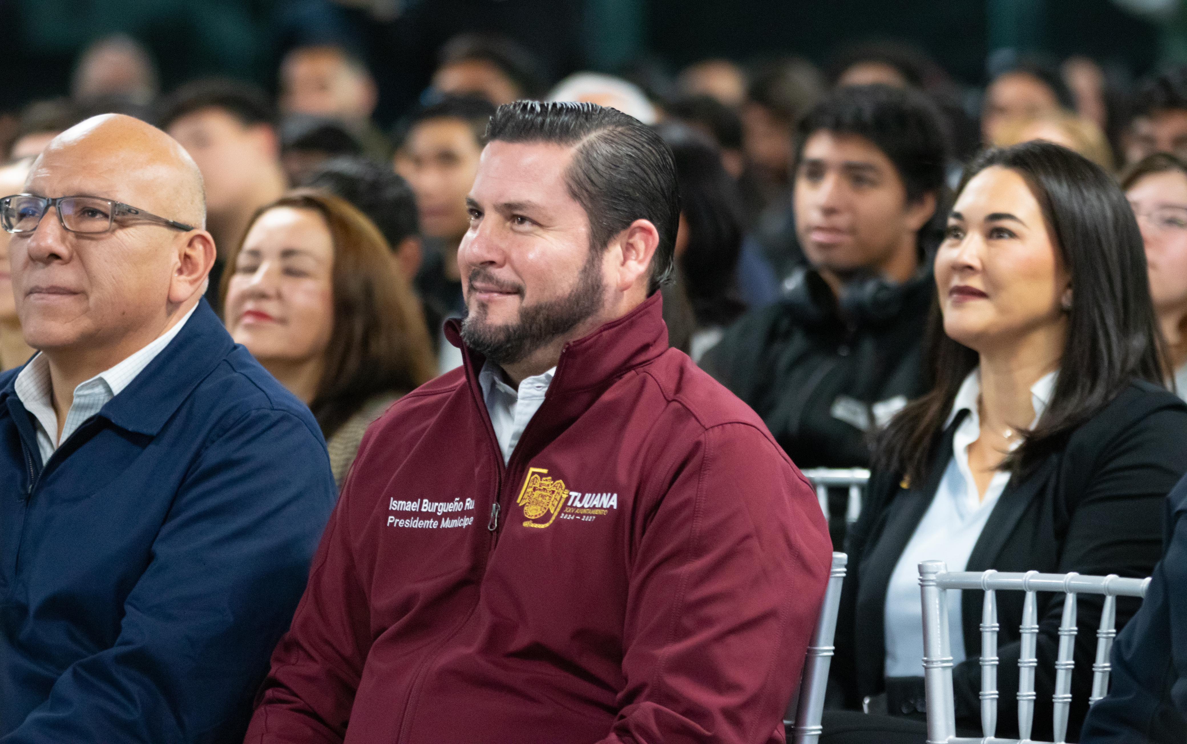 Asiste presidente municipal Ismael Burgueño a ciclo de conferencias “Juventud, experiencia y valores”