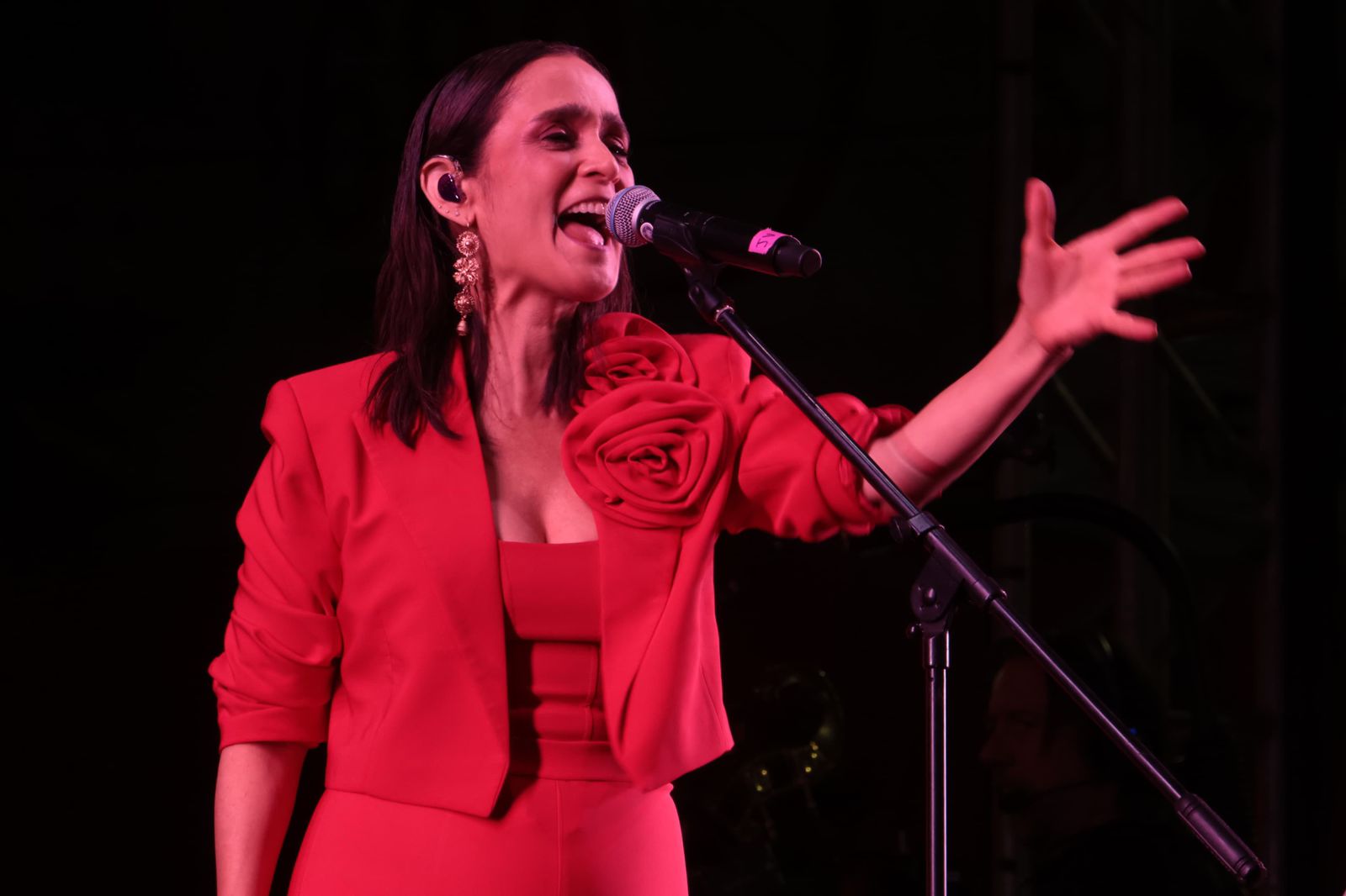 Disfrutan 40 mil personas de Julieta Venegas y la OBC en la revolución