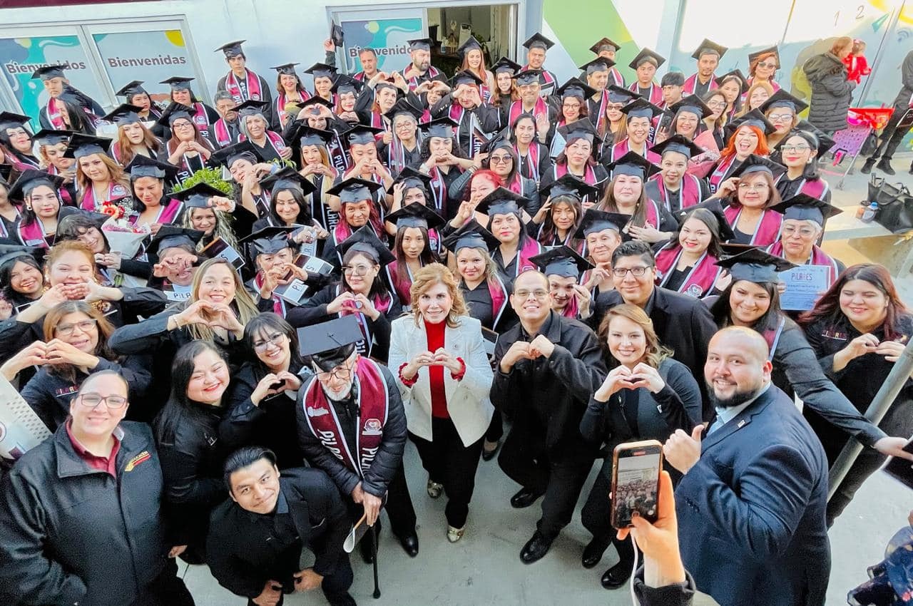 EGRESA PRIMERA GENERACIÓN DE PREPARATORIA ABIERTA DE PILARES DEL SISTEMA DIF BAJA CALIFORNIA