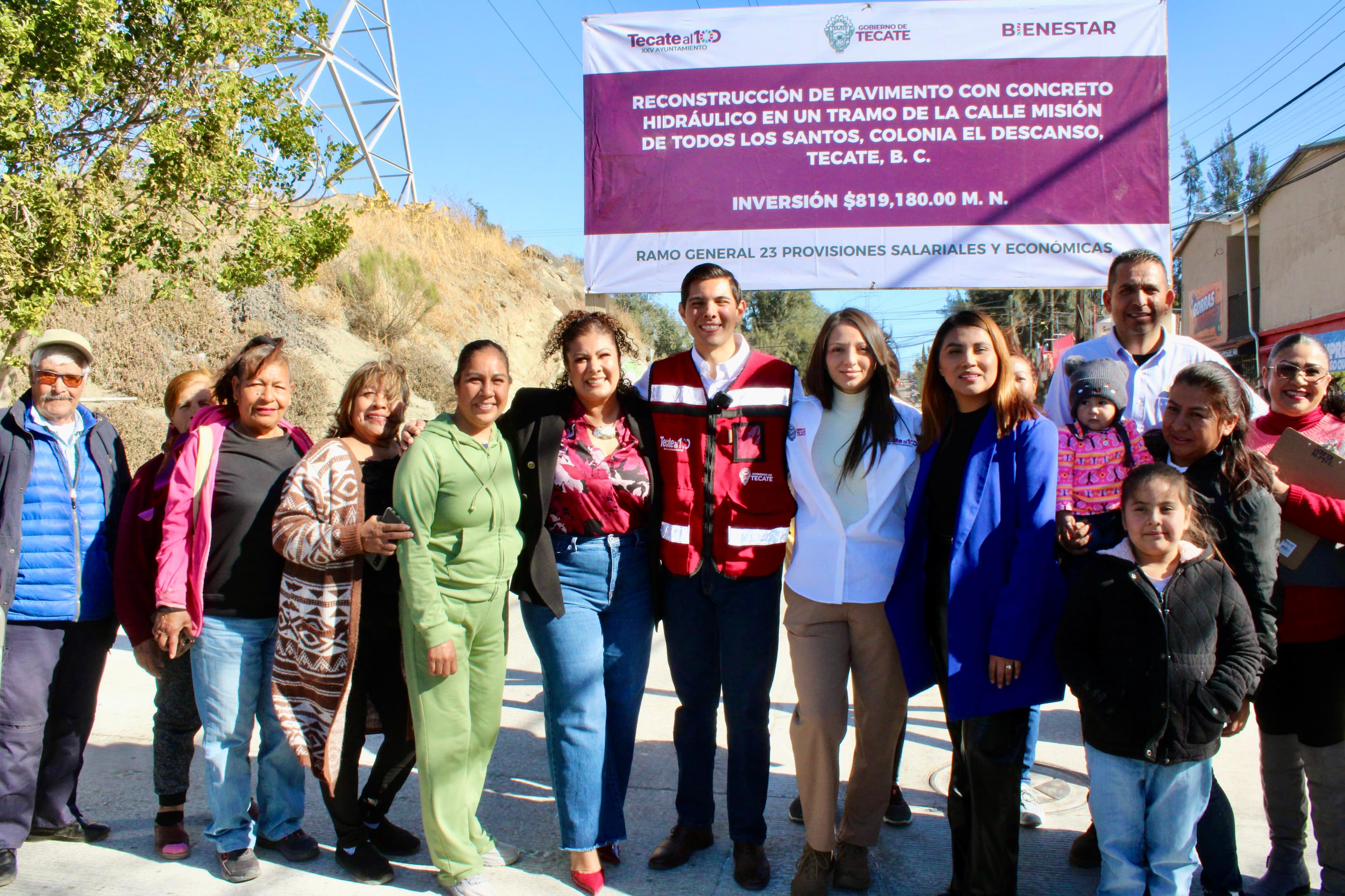 INAUGURA ROMÁN COTA REHABILITACIÓN DE CALLE EN LA COLONIA EL DESCANSO