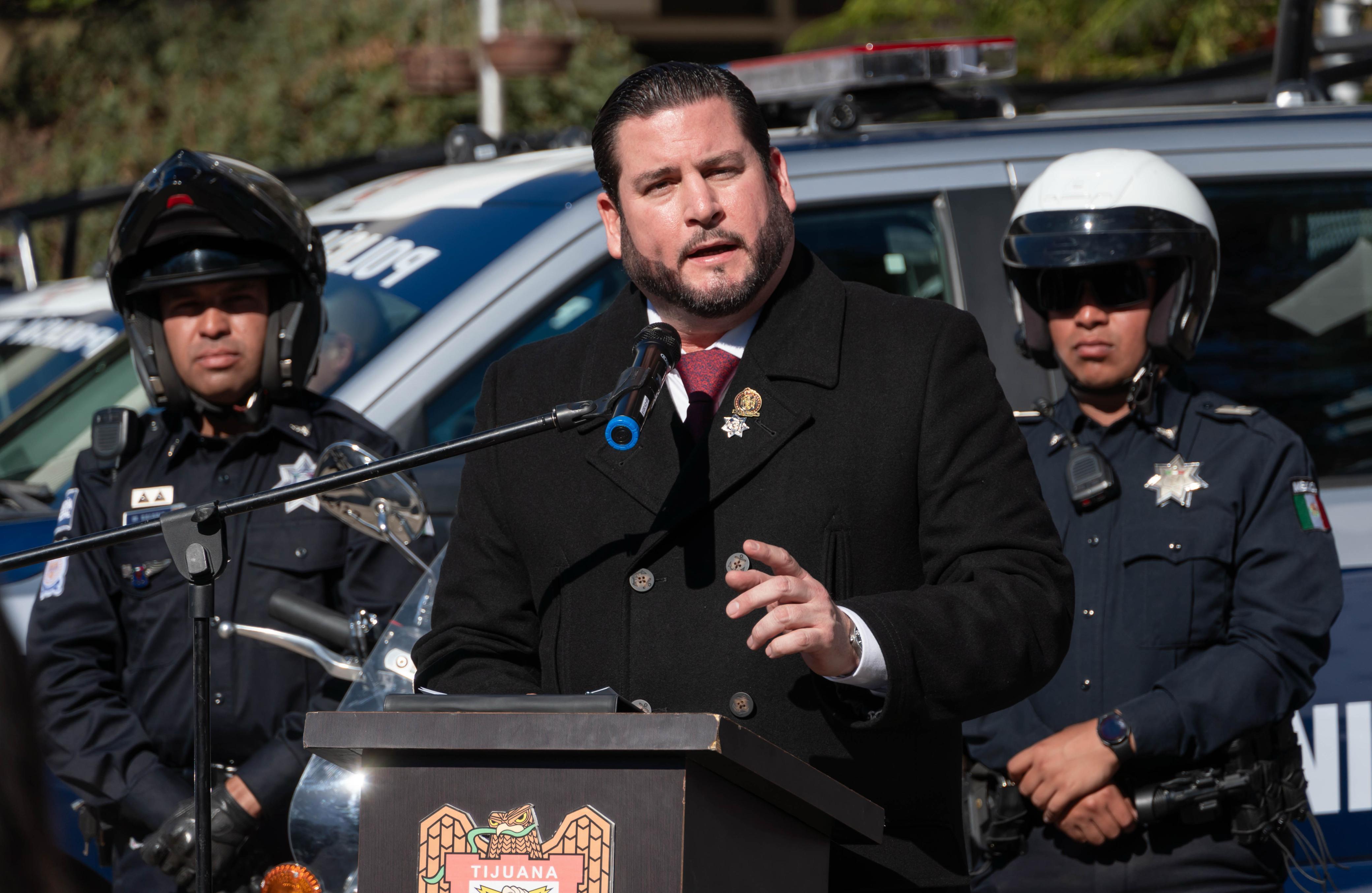 Entrega presidente municipal Ismael Burgueño unidades patrulla y armamento a la Policía Municipal